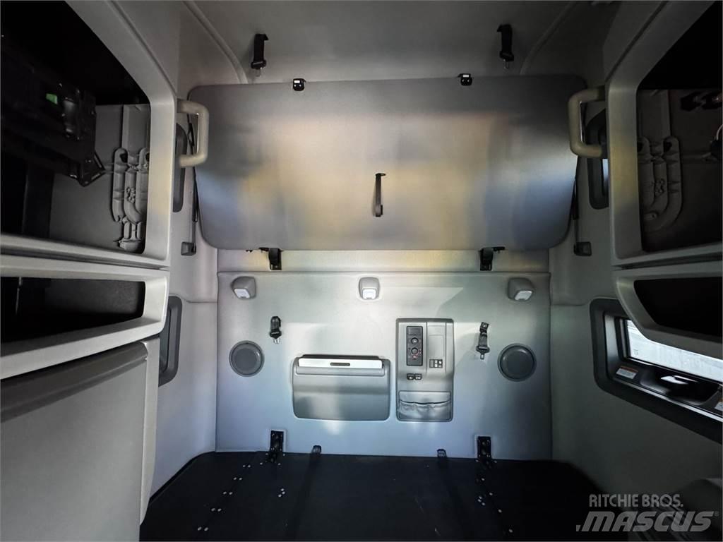 Volvo VNL64T760 Prime Movers
