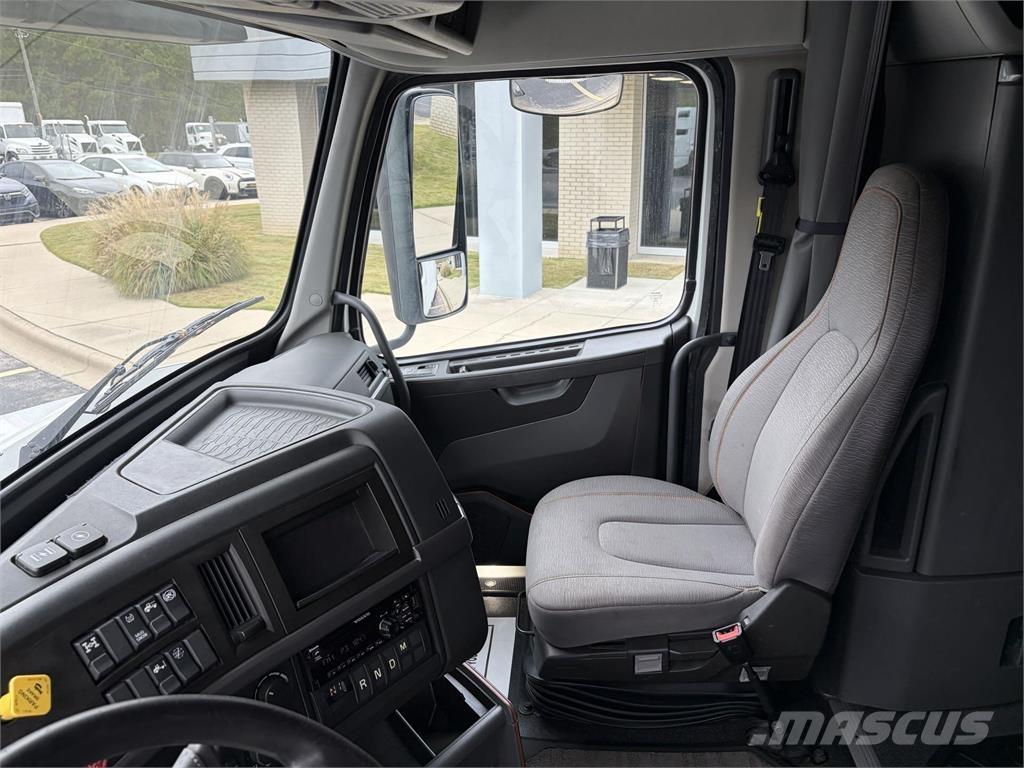 Volvo VNL64T760 Prime Movers