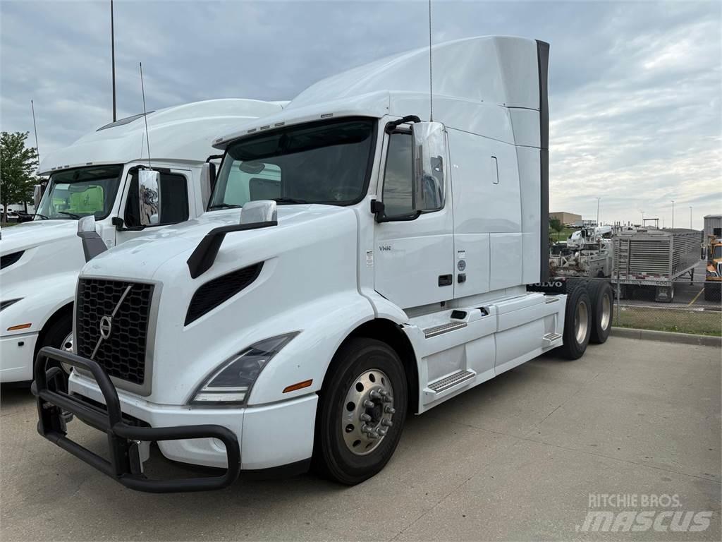 Volvo VNL64T760 Prime Movers