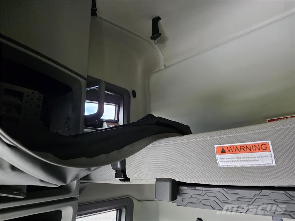 Volvo VNL64T760 Prime Movers