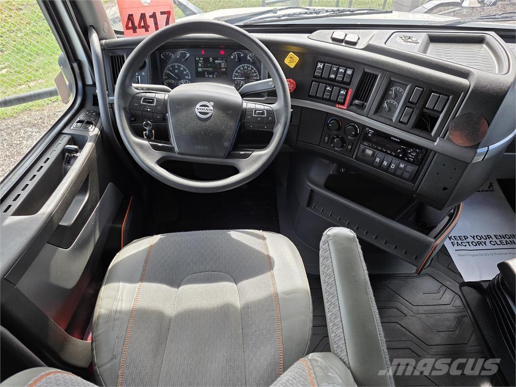 Volvo VNL64T760 Prime Movers