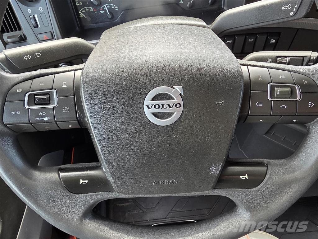 Volvo VNL64T760 Prime Movers