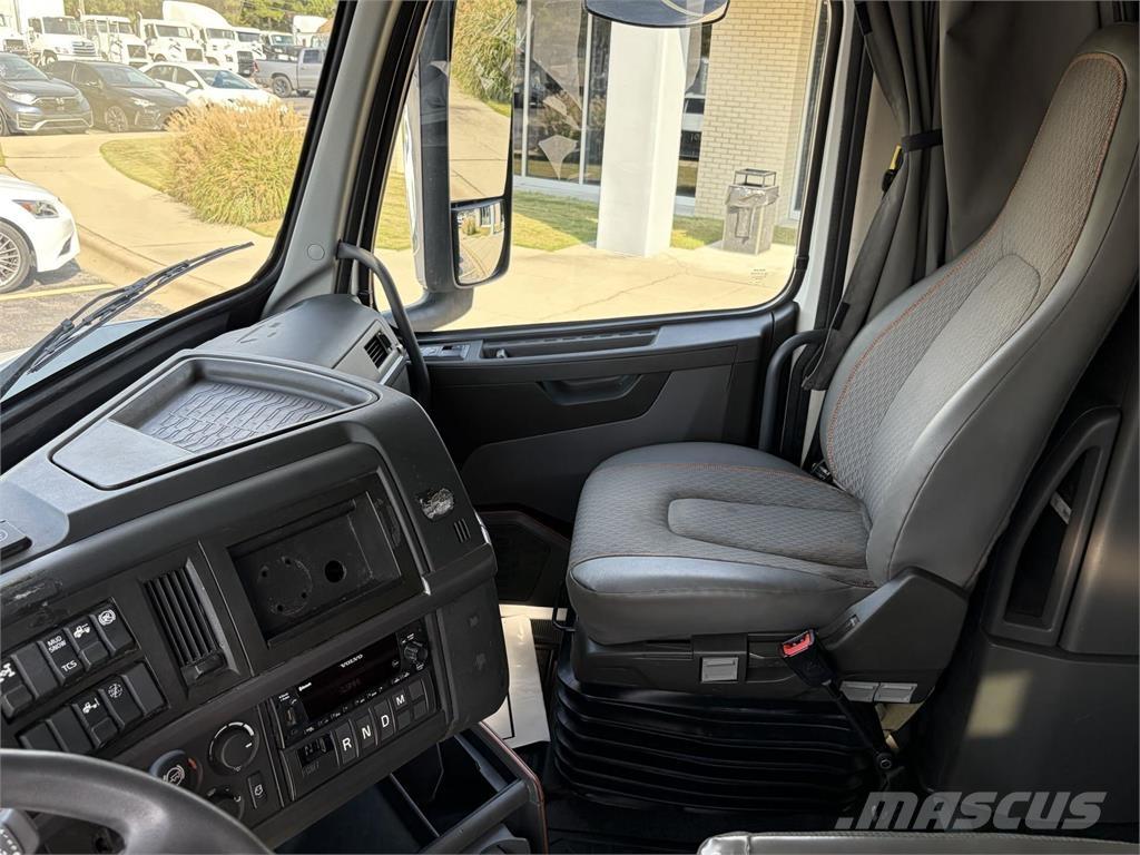 Volvo VNL64T760 Prime Movers