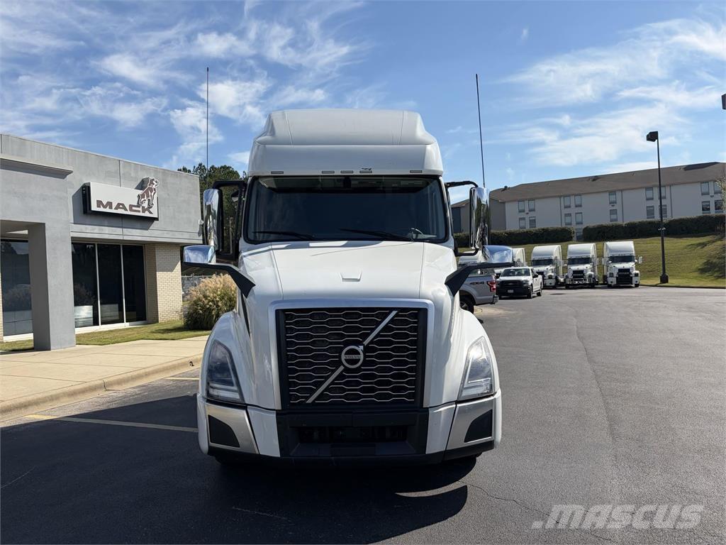 Volvo VNL64T760 Prime Movers