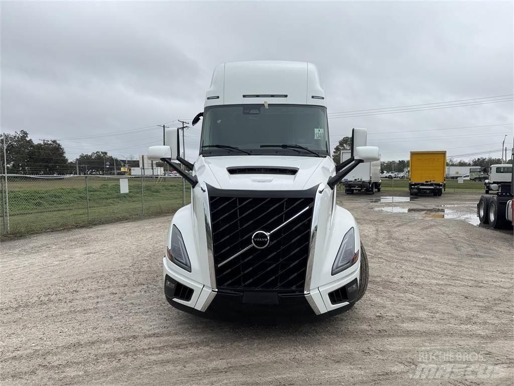 Volvo VNL64T860 Prime Movers