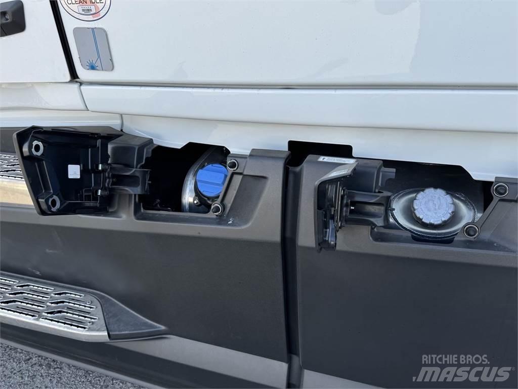 Volvo VNL64T860 Prime Movers