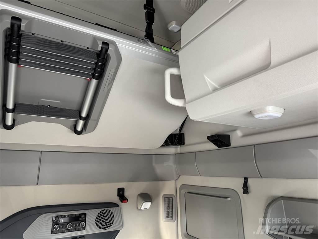 Volvo VNL64T860 Prime Movers