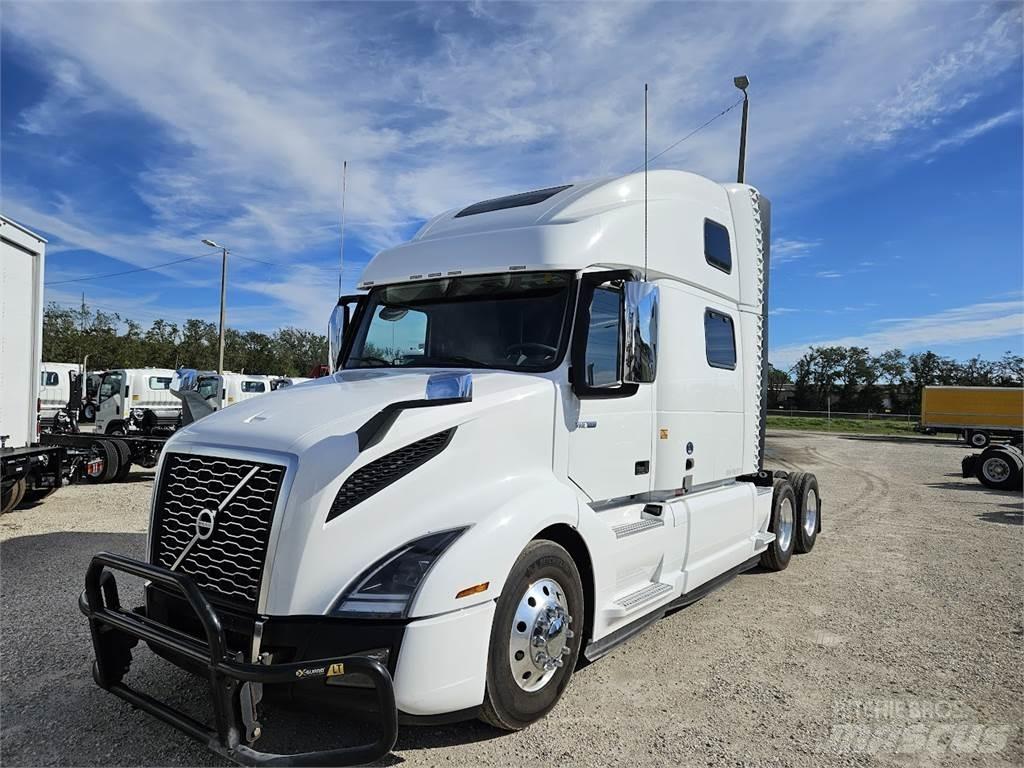 Volvo VNL64T860 Prime Movers