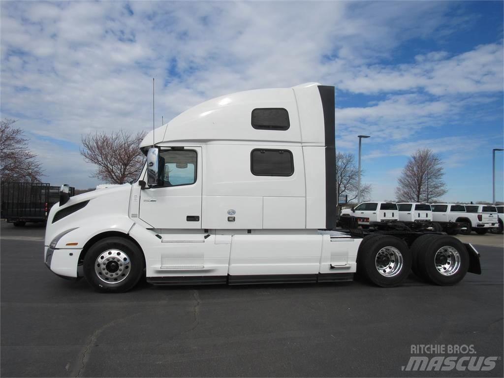 Volvo VNL64T860 Prime Movers