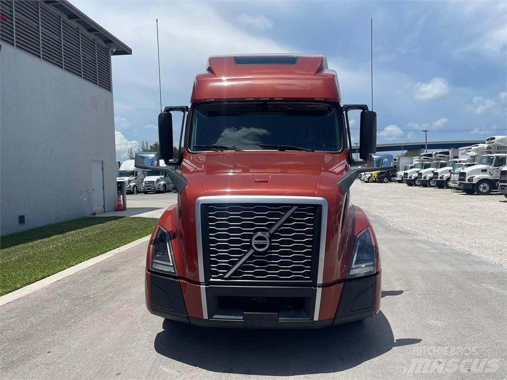 Volvo VNL64T860 Prime Movers