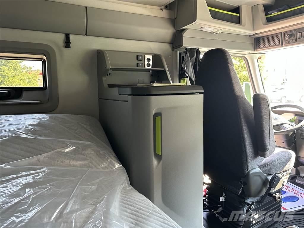 Volvo VNL64T860 Prime Movers
