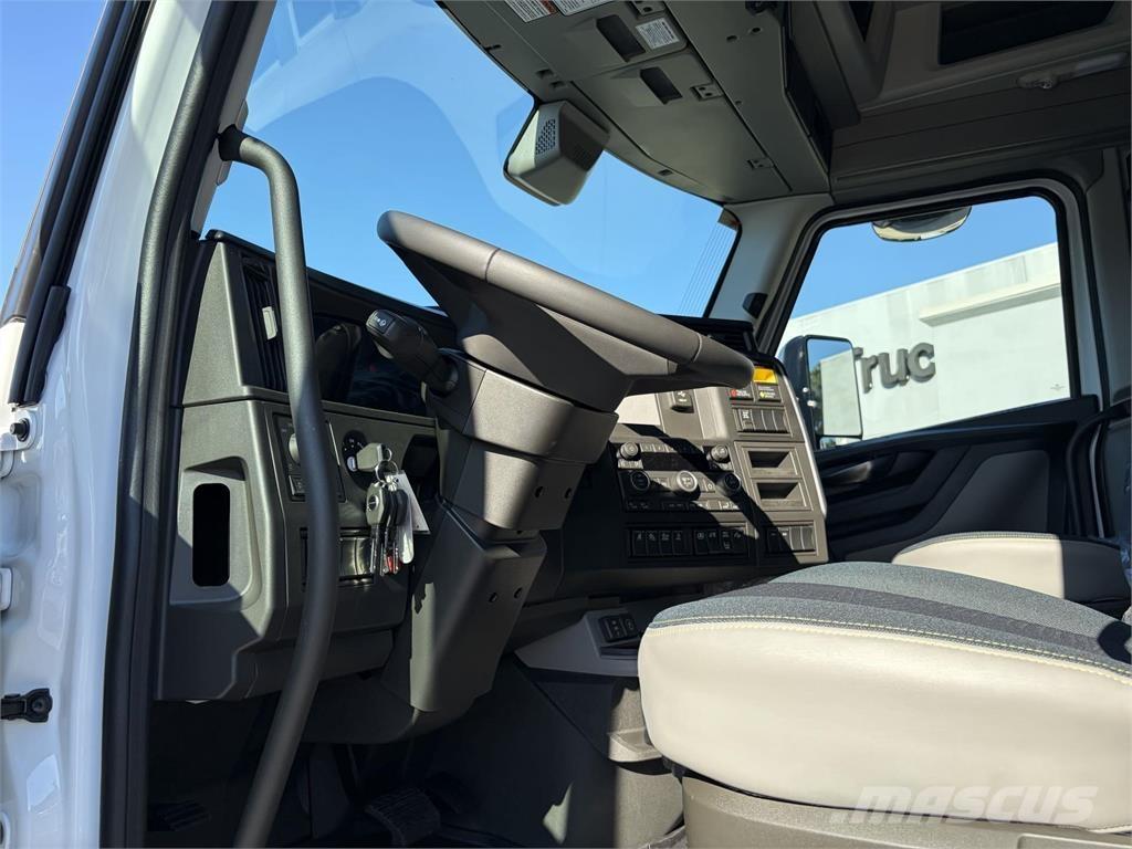 Volvo VNL64T860 Prime Movers