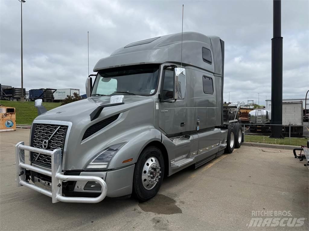 Volvo VNL860 Prime Movers