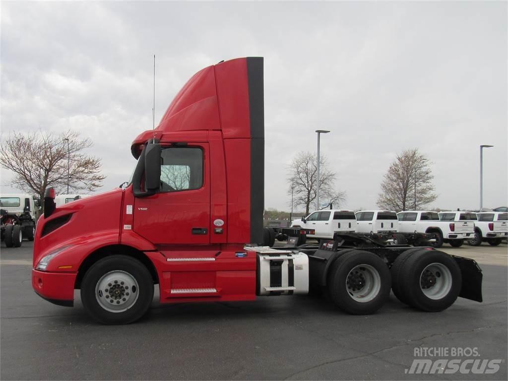 Volvo VNR64T300 Prime Movers