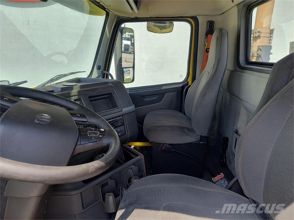 Volvo VNR64T300 Prime Movers