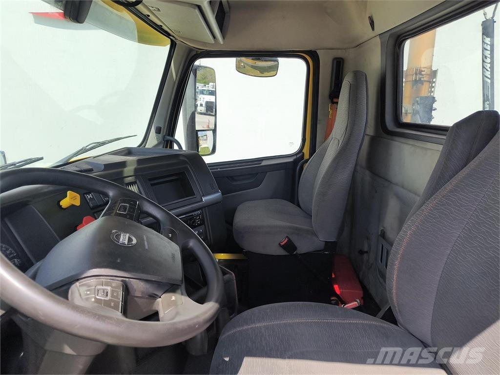 Volvo VNR64T300 Prime Movers