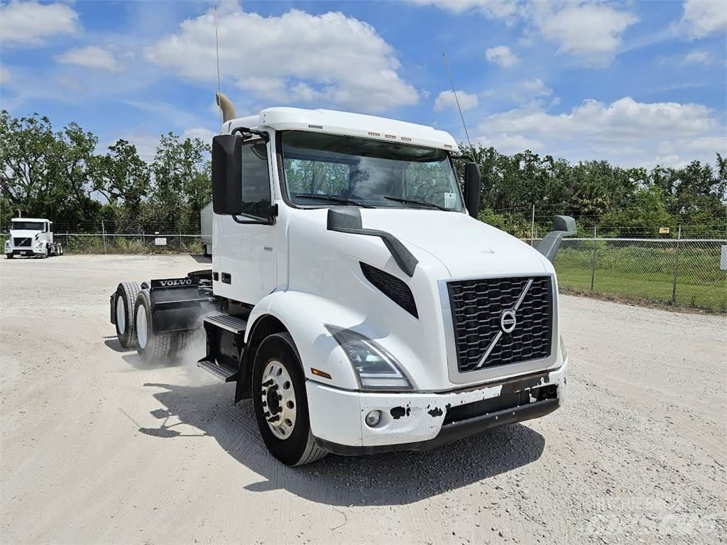 Volvo VNR64T300 Prime Movers
