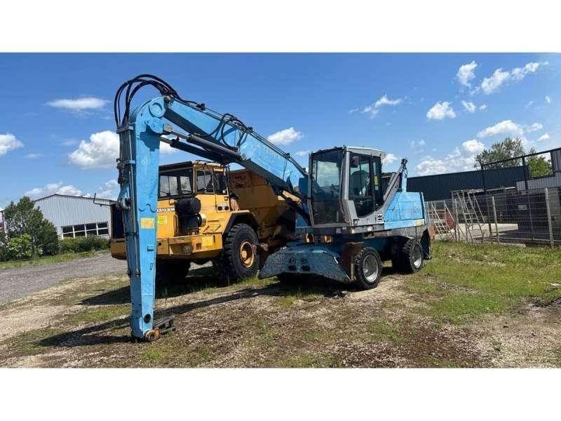 Fuchs MHL320 Waste / industry handlers