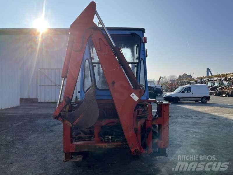 Kubota R520 Backhoe
