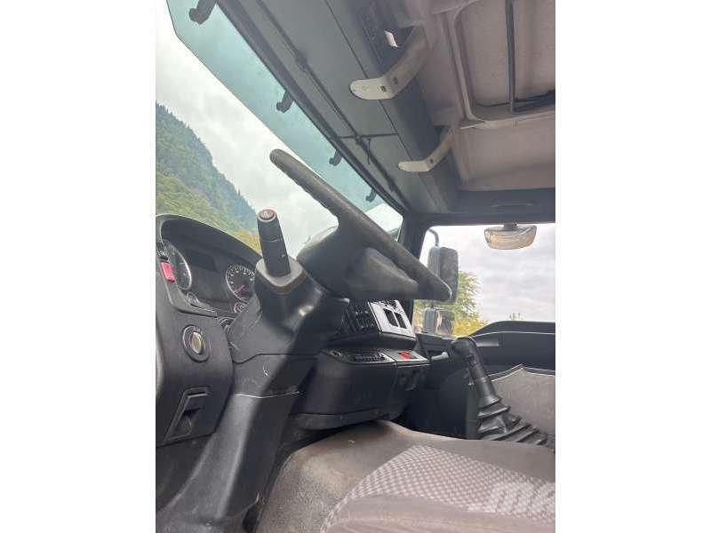 MAN 26/440 Tipper trucks