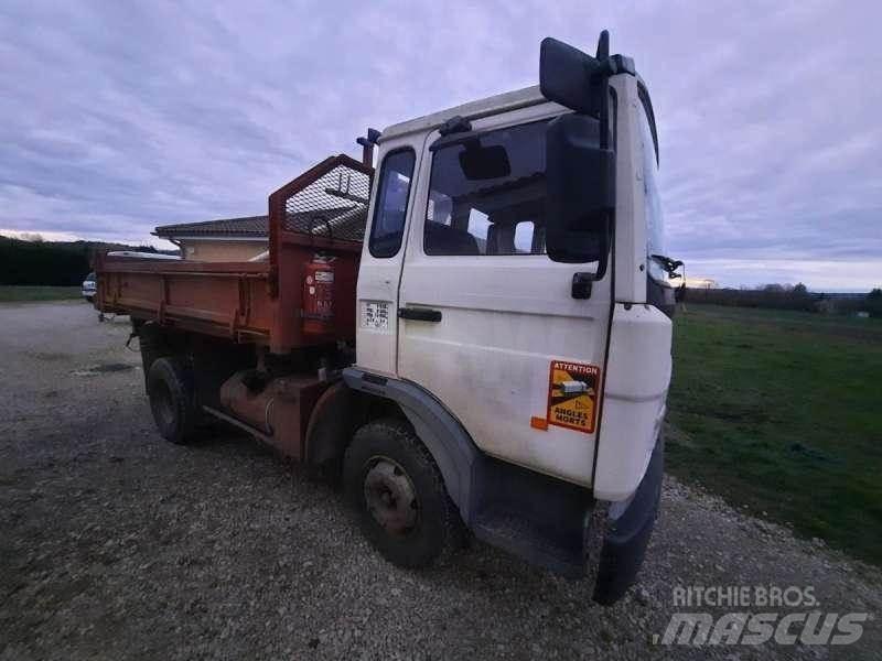 Renault 4X2 Tipper trucks