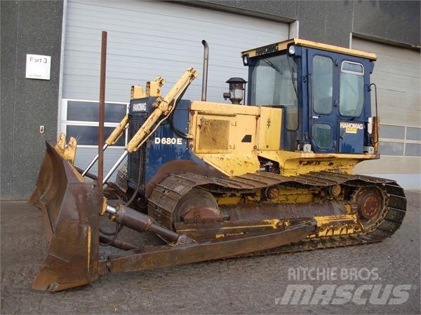 Hanomag D680E Crawler dozers
