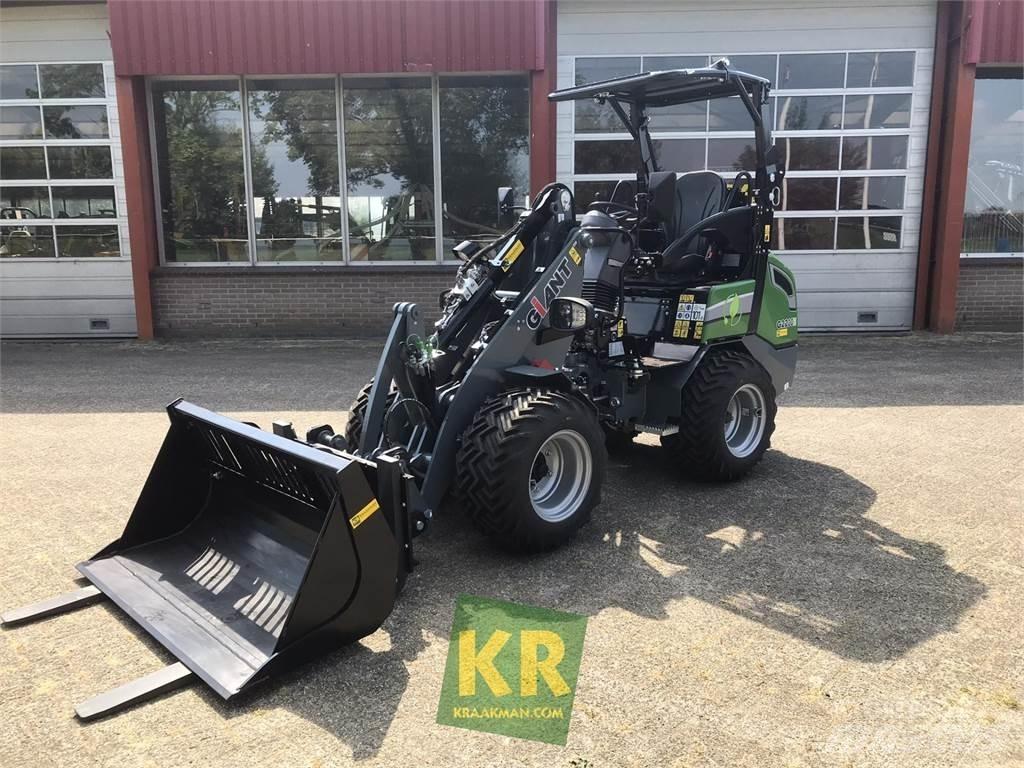 GiANT G2200E Front loaders and diggers