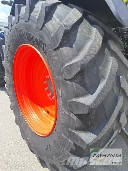 CLAAS AXION 870 Tractors