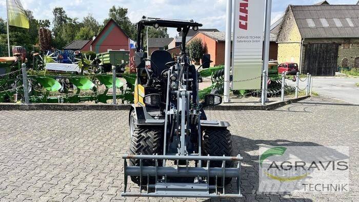 GiANT G2200E Wheel loaders