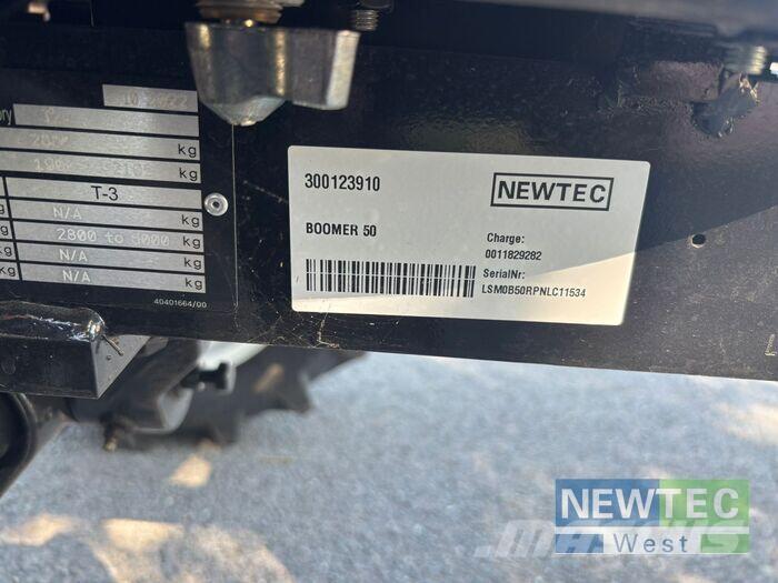 New Holland BOOMER 50 Tractors