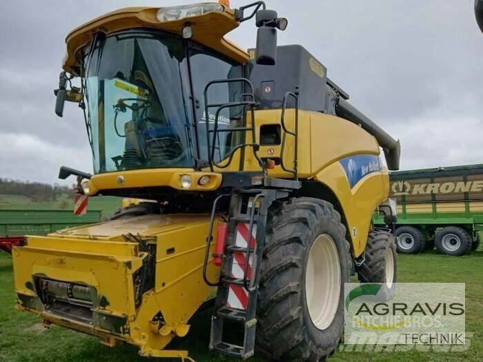 New Holland CR 9060 Combine harvesters