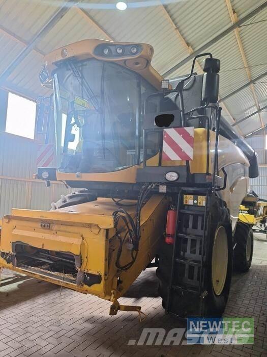 New Holland CX 5090 Combine harvesters