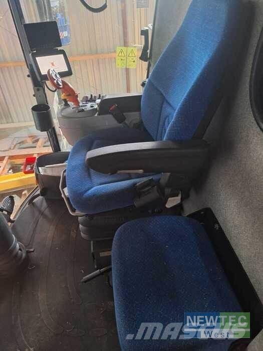 New Holland CX 5090 Combine harvesters