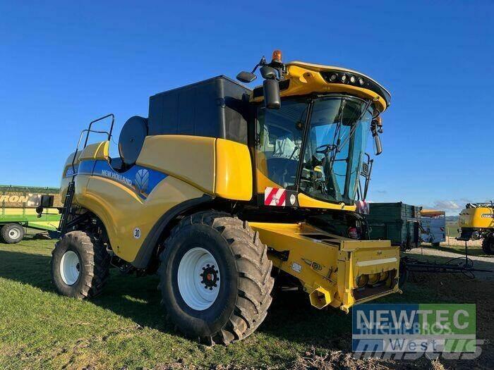 New Holland CX 6.90 Combine harvesters