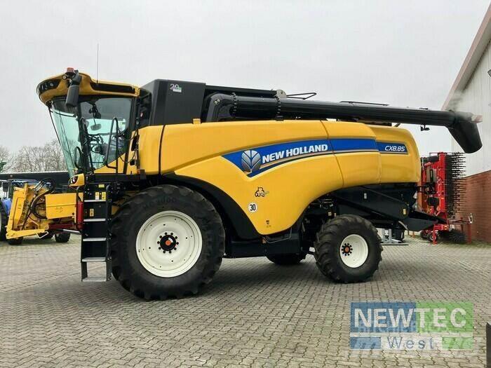 New Holland CX 8.85 Combine harvesters