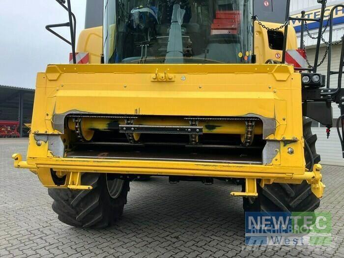 New Holland CX 8.85 Combine harvesters