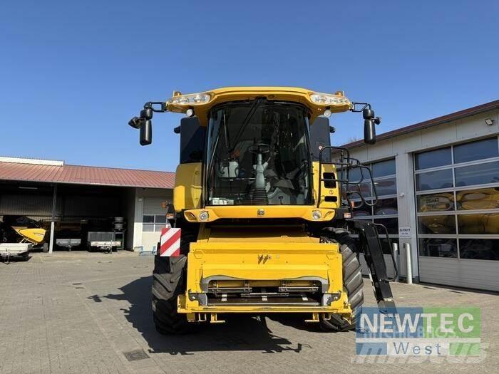 New Holland CX 8060 Combine harvesters