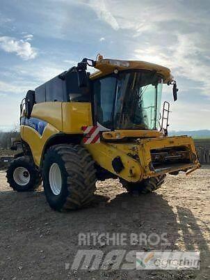 New Holland CX 8090 Combine harvesters