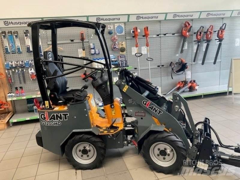 GiANT G1200 Skid steer loaders