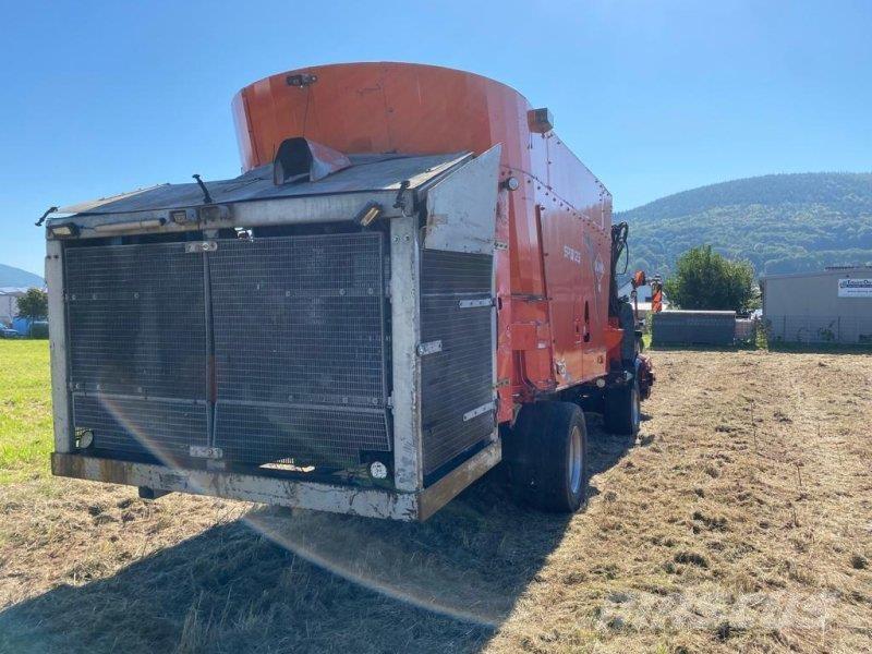 Kuhn SPW 25 Feed mixer