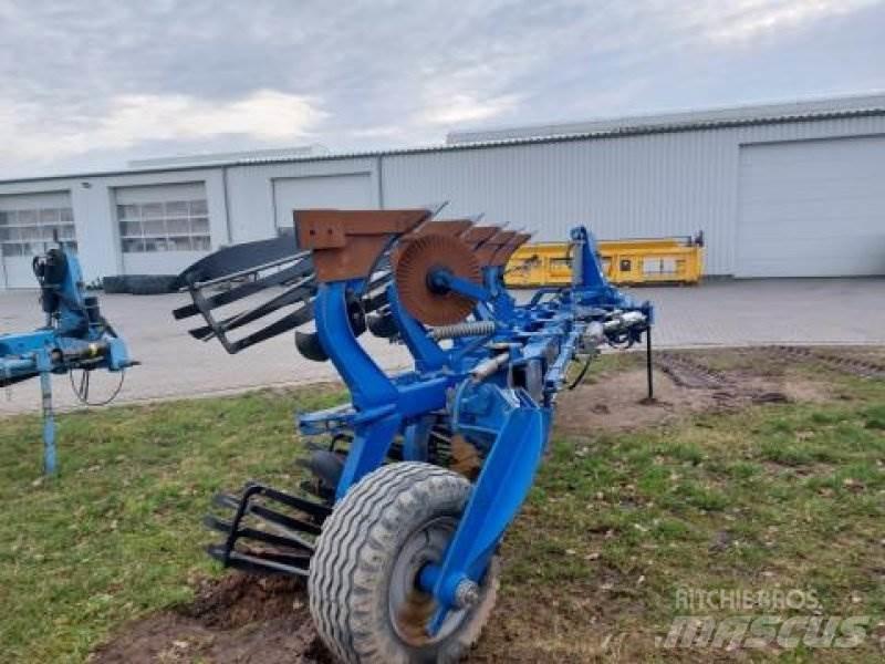 Överum 5 Schar Ploughs