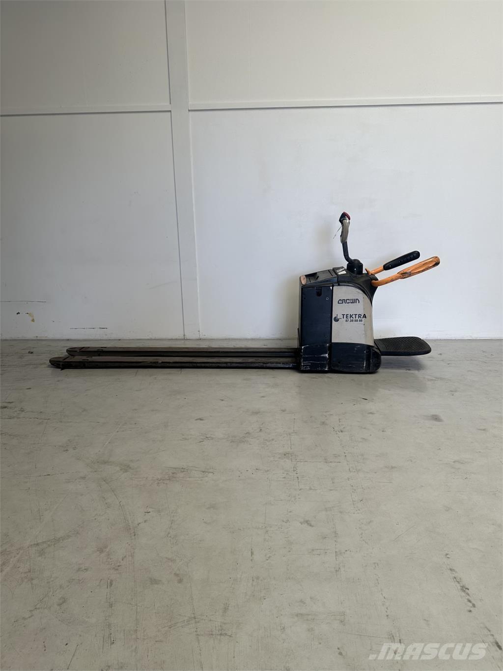 Crown WT3040 Low lift with platform