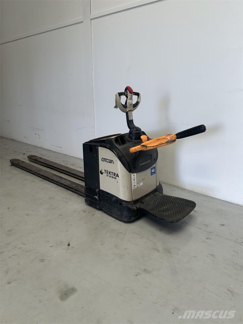 Crown WT3040 Low lift with platform