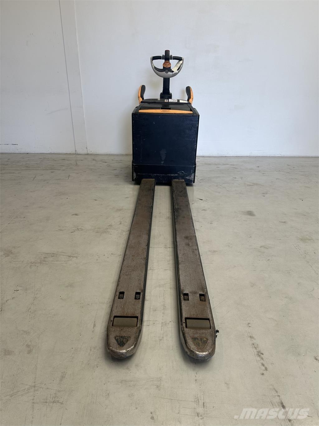 Crown WT3040 Low lift with platform