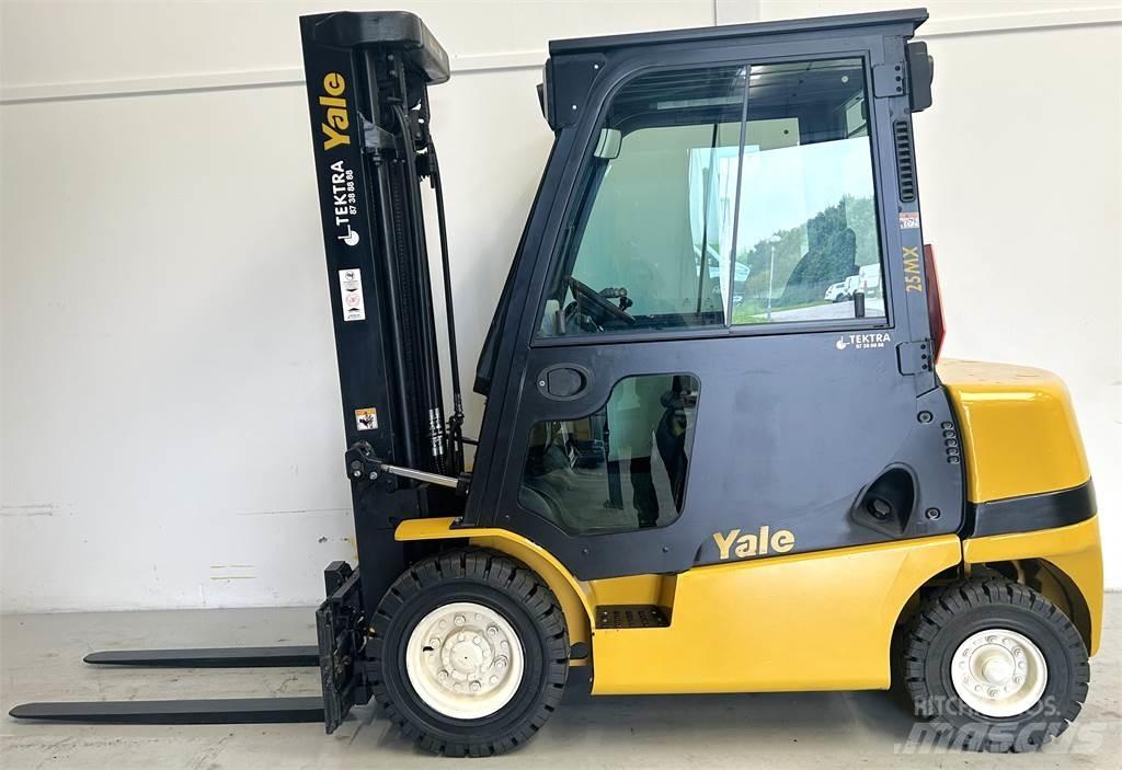Yale GDP25MX Diesel trucks