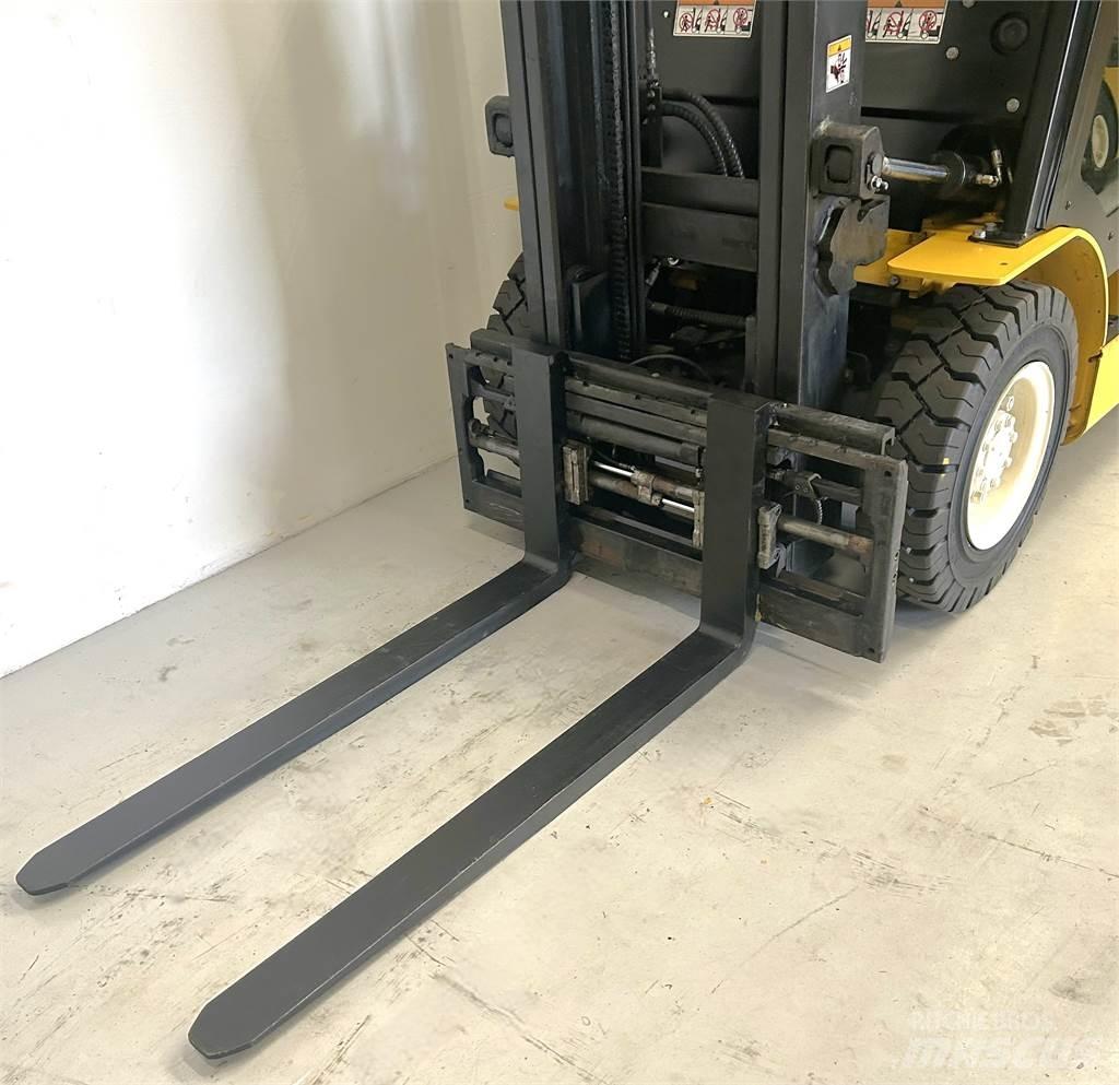Yale GDP25MX Diesel trucks