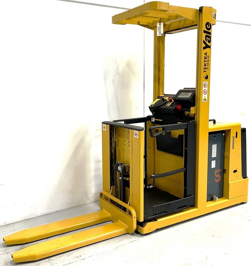 Yale MO10E-SL Medium lift order picker