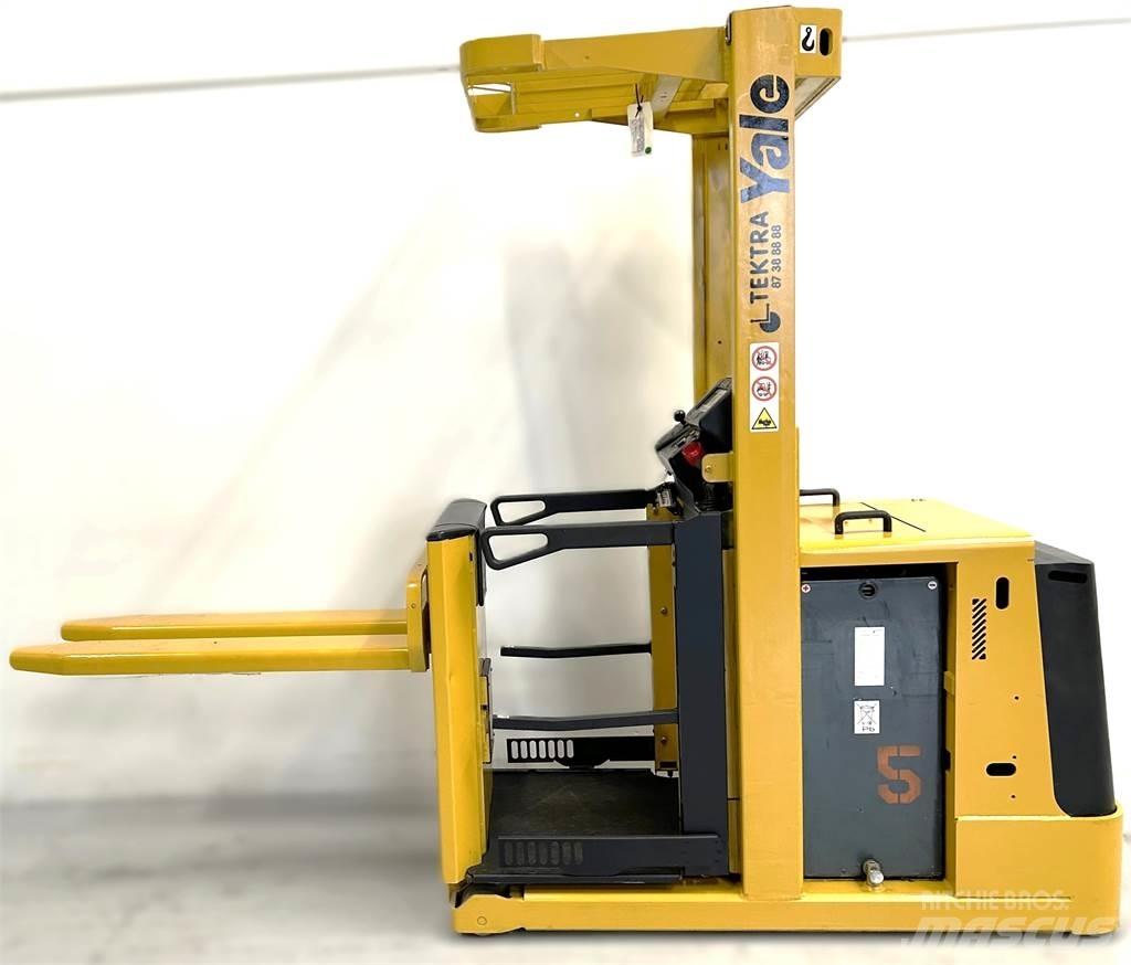Yale MO10E-SL Medium lift order picker