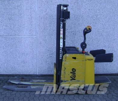Yale MS12X Self propelled stackers