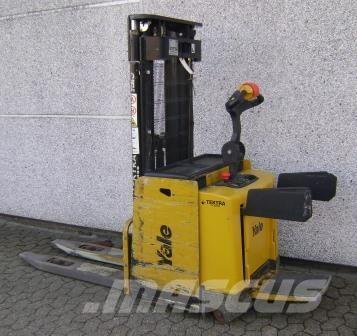 Yale MS12X Self propelled stackers